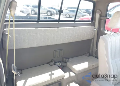 2000 Toyota Tacoma z USA, uszkodzony, nr VIN 4TAVL52N2YZ627899